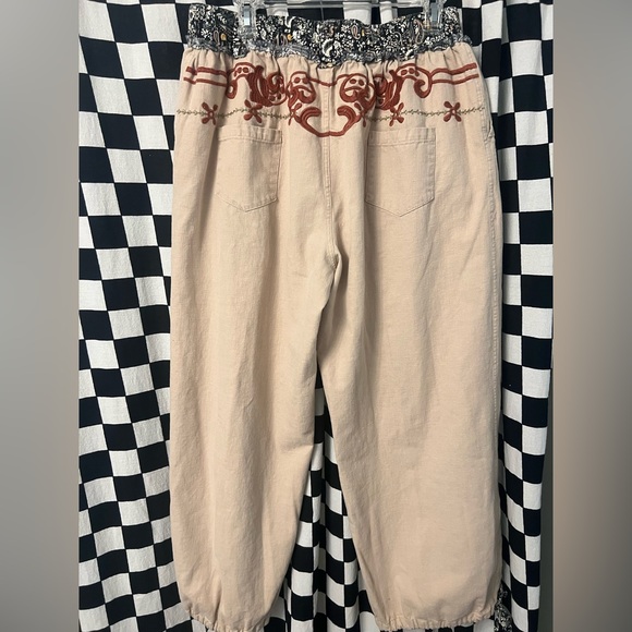 Blue Velvet whimsical embroidered joggers - Picture 15 of 16